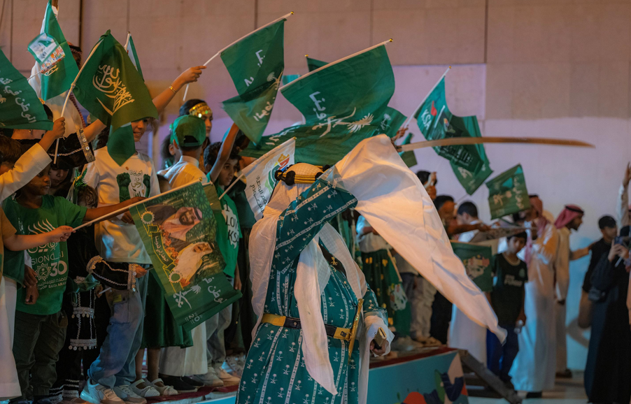 غلاف ميدان عزّنا بطبعنا - مسابقة اليوم الوطني السعودي 96